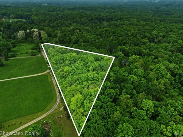 7800 Pontiac Lake Rd, White Lake, MI 48386