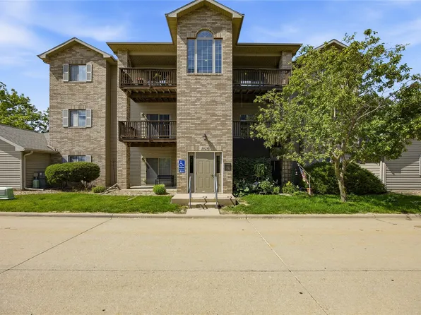 3028 Center Point Rd NE APT 204, Cedar Rapids, IA 52402