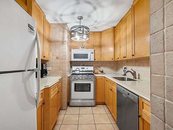 5th image of 333 Pearl St APT 18J