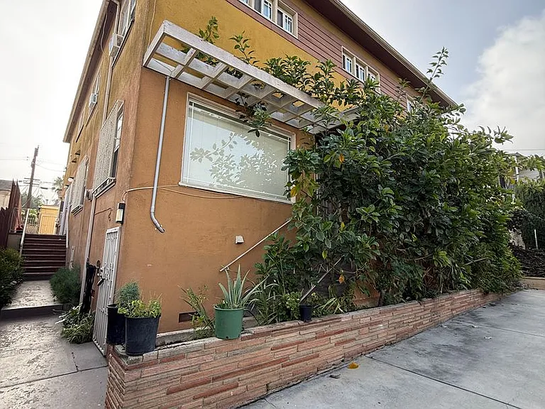 200 S Lake St — Photo 2