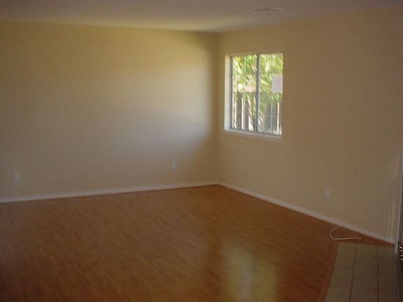 3rd image of 107 Vincient Ct