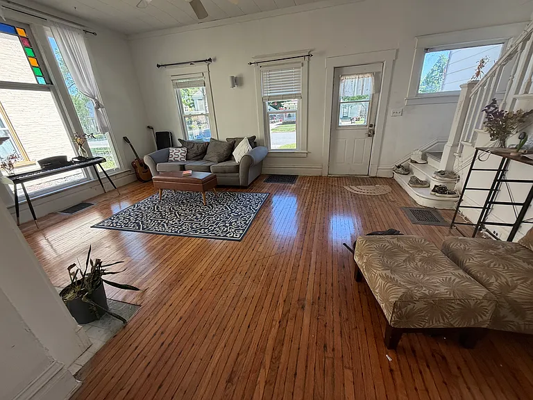 120 S Stewart Ave #B — Photo 1