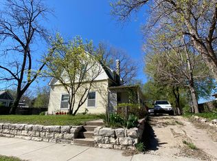 412 Bluemont Ave, Manhattan, KS 66502