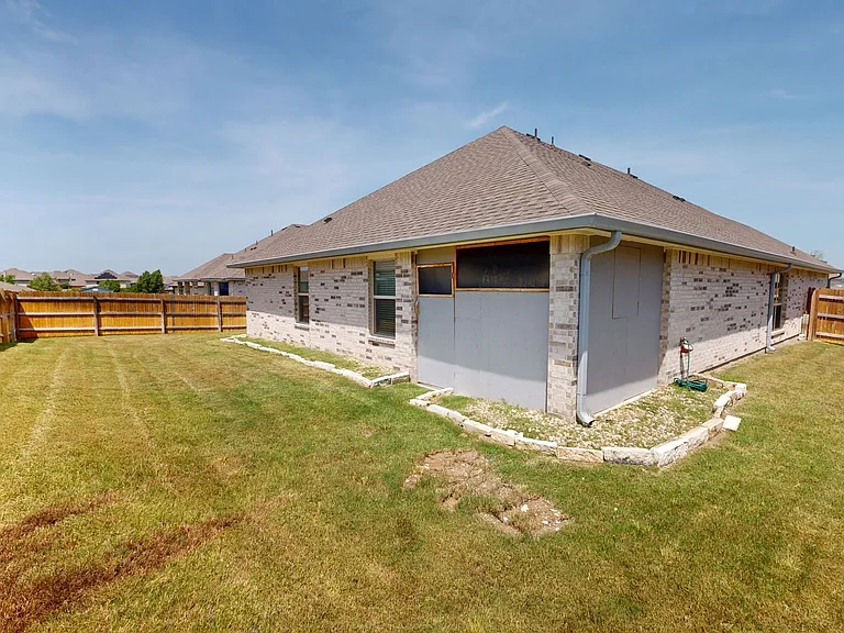 2417 Lavigne Ct — Photo 4