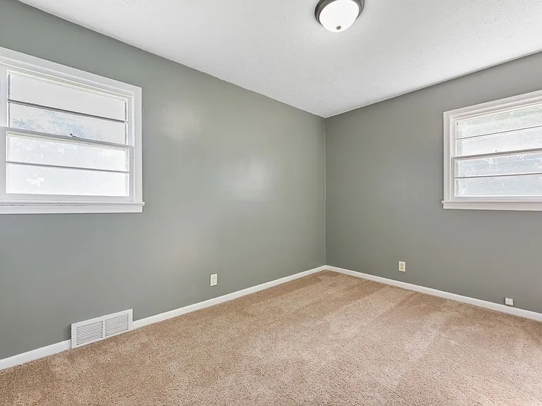 4655 Curtis Ave — Photo 12