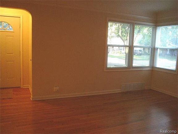 5th image of 1041 N Connecticut Ave
