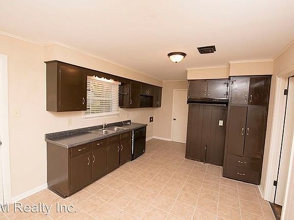 2nd image of 3090 Beauchamp Dr