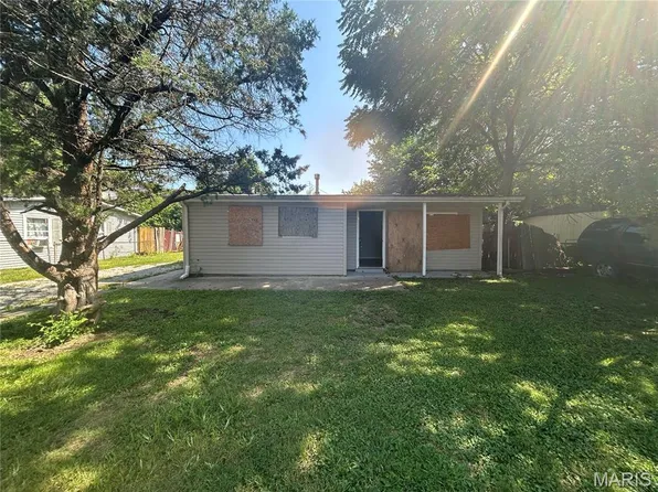 1305 Saint Stephens Dr, Cahokia, IL 62206
