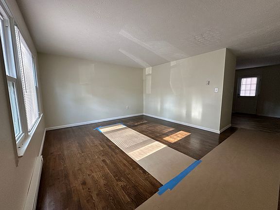 2nd image of 302 Carroll Dr