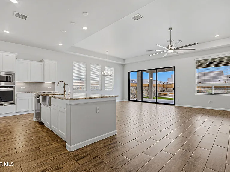 253 Emerald Sun Dr — Photo 7