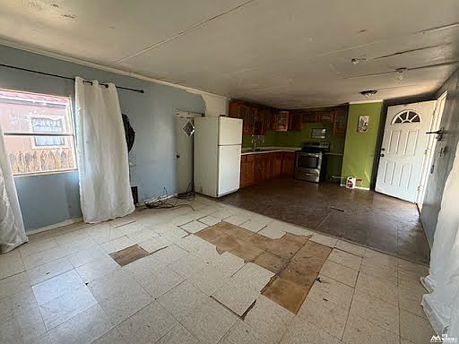 5th image of 205 Weatherford St
