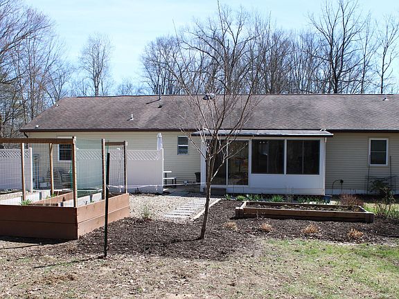 4th image of 870 Iroquois Ct #A