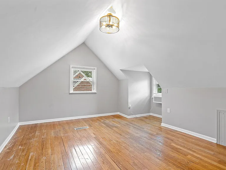 110 S Bromfield Rd — Photo 22