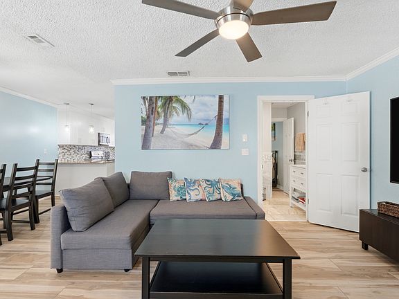 5th image of 206 10th St Unit 1-B