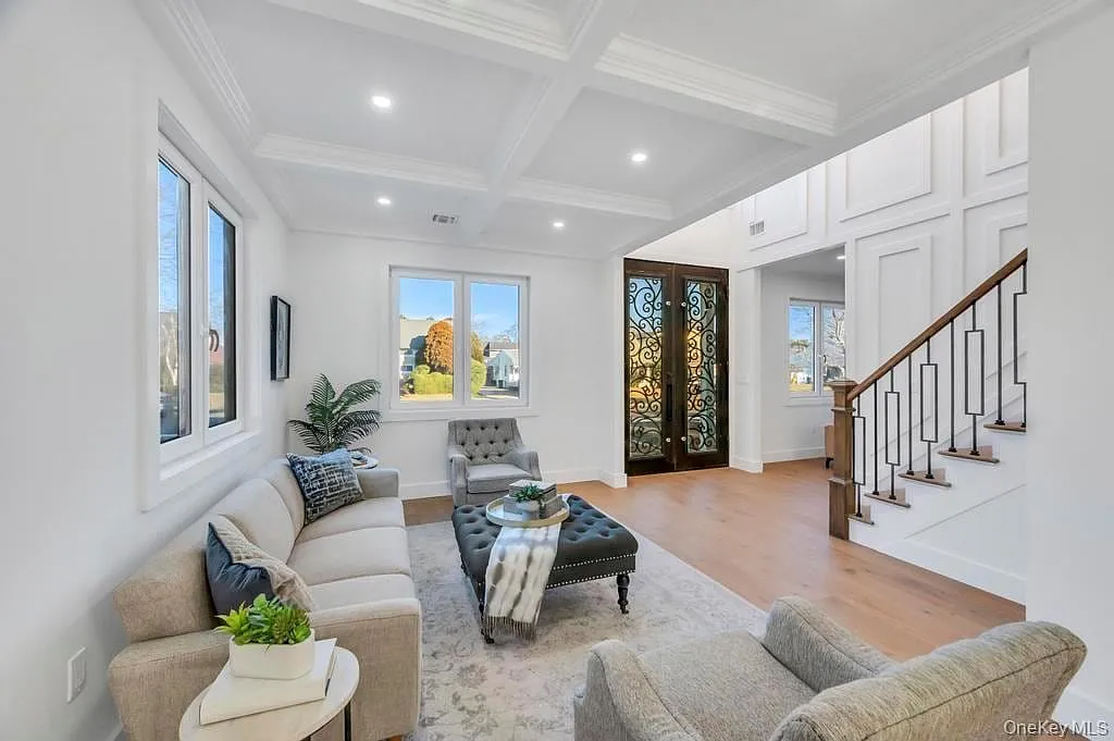 5 bed, 3000 sqft, $6,900 — Photo 4