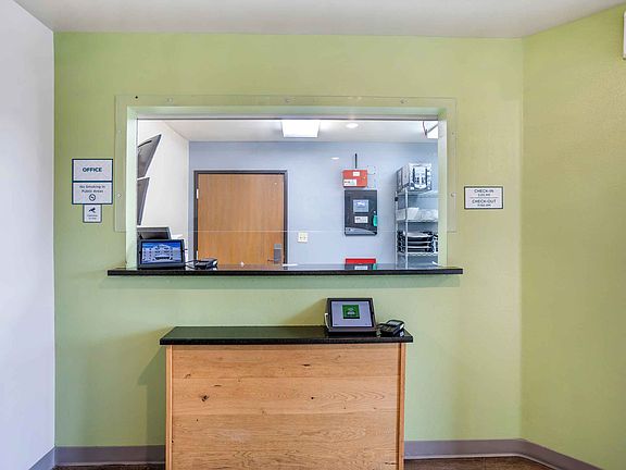 Lobby and Guest Check-in