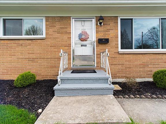 2nd image of 423 Chapel Cir