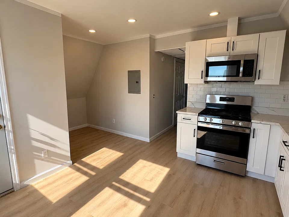 18-20 Rutland Ave #2