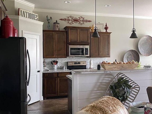 2nd image of 3852 Carrera Ln