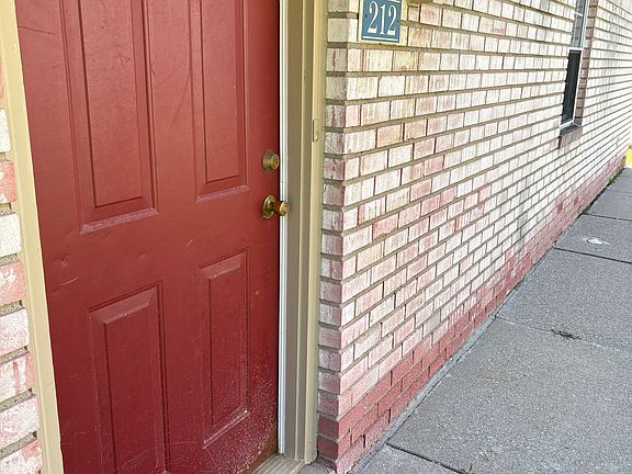 2nd image of 212 Princeton Dr #212
