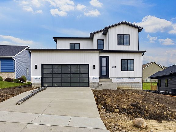 2nd image of 1615 38th St SE
