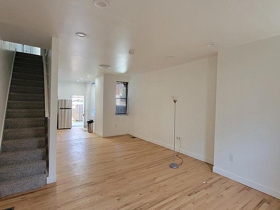 5th image of 2042 N Stillman St