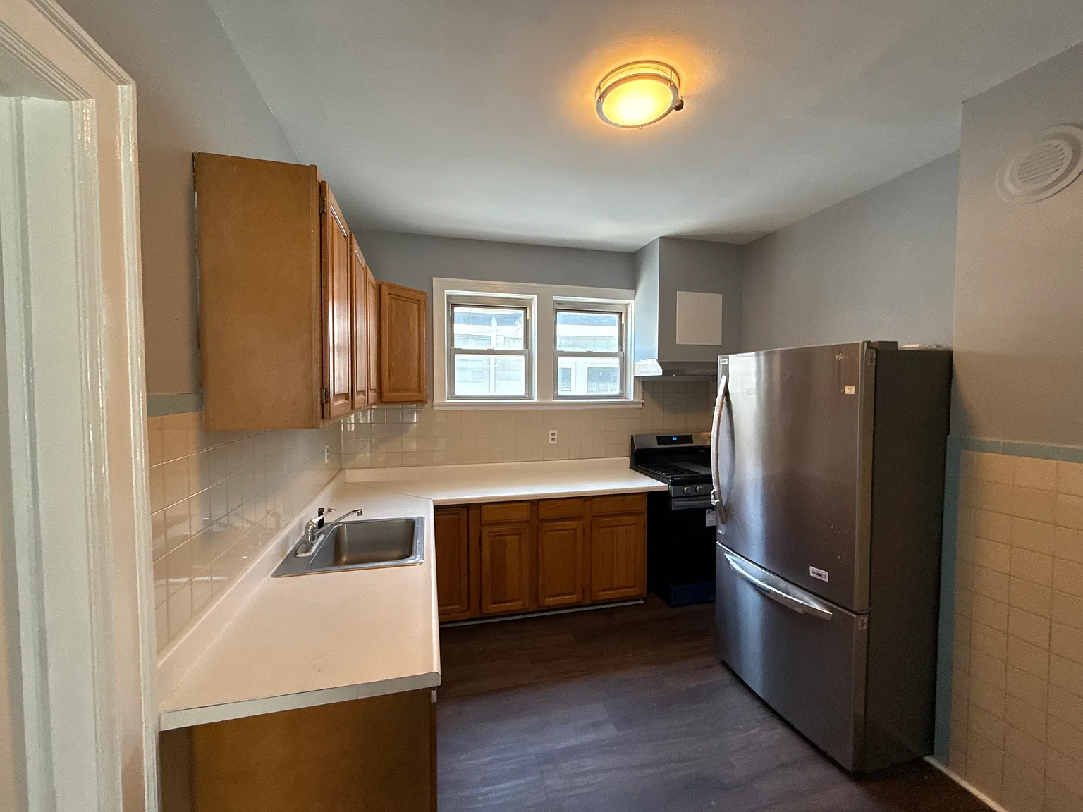 3 bed, 1277 sqft, $1,900 — Photo 2