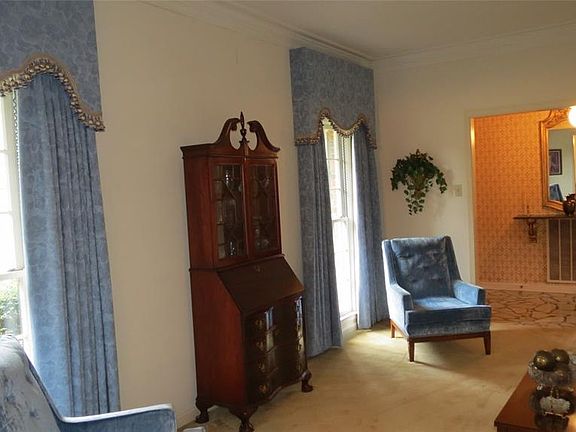 3rd image of 1021 Greystone Dr