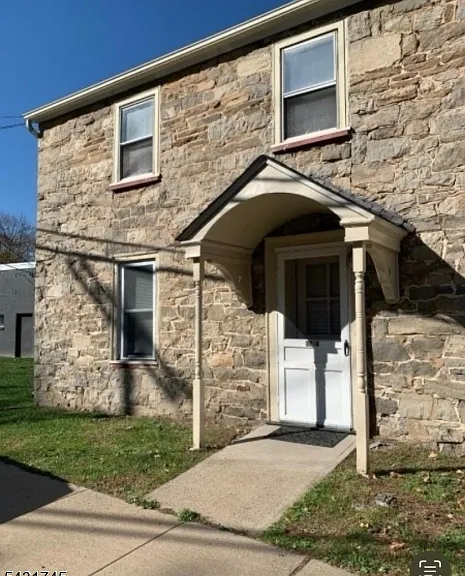 325 Greenwich St — Photo 1