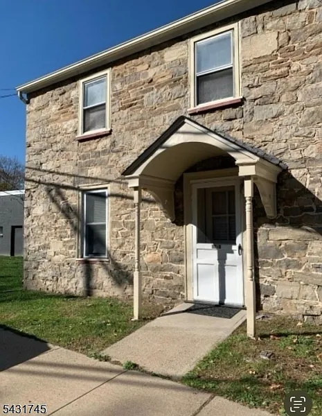 325 Greenwich St