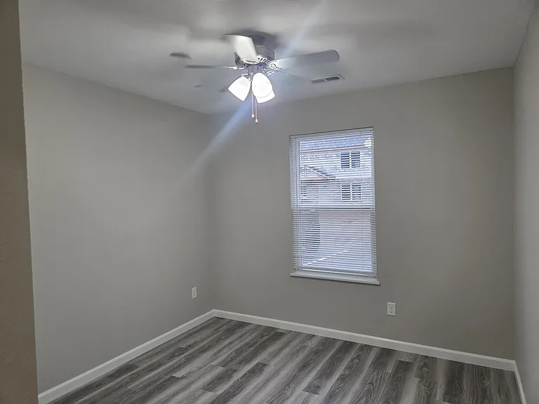 Willow Grove Apartments — Photo 33