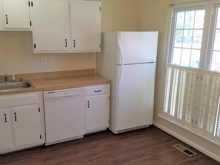 1669 Colonial Way — Photo 7