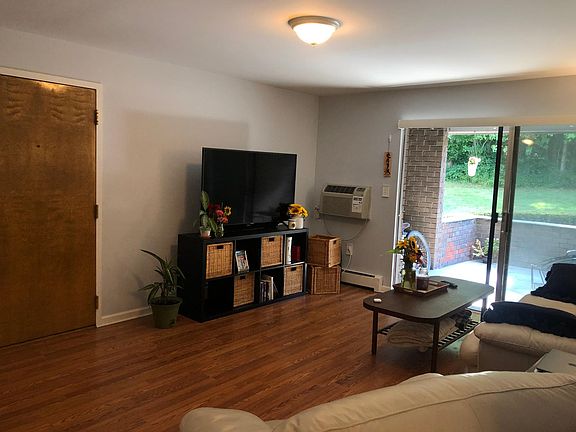 5th image of 30 Stony Brook Dr APT B8
