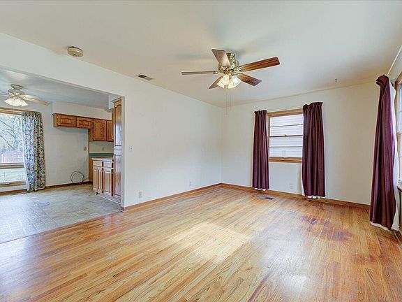 4th image of 323 Sylvan Dr