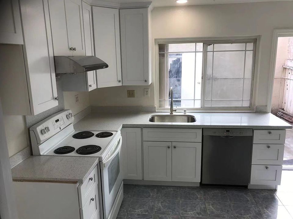 1st image of 3456 Sassafras Dr