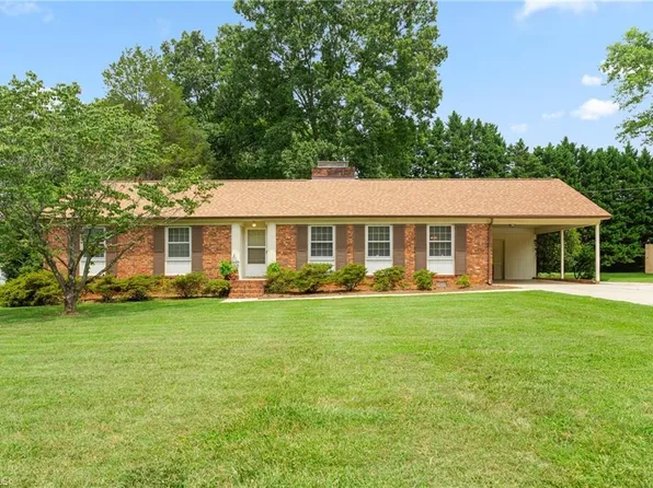 120 Tangle Dr, Jamestown, NC 27282