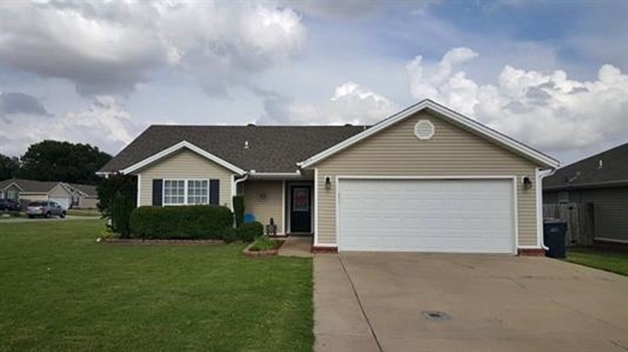 1st image of 2512 Whitecliff
