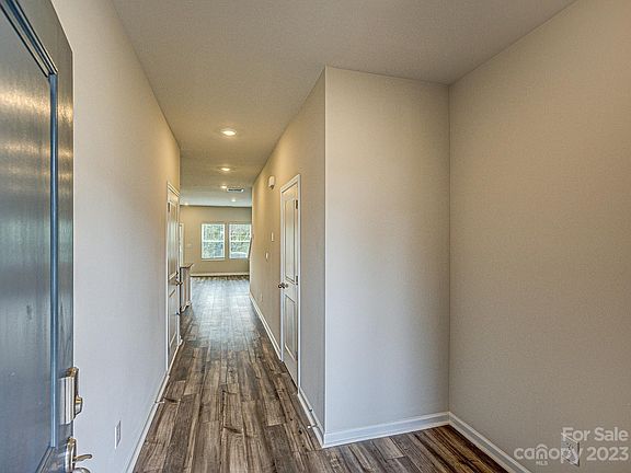 3rd image of 533 Tayberry Ln