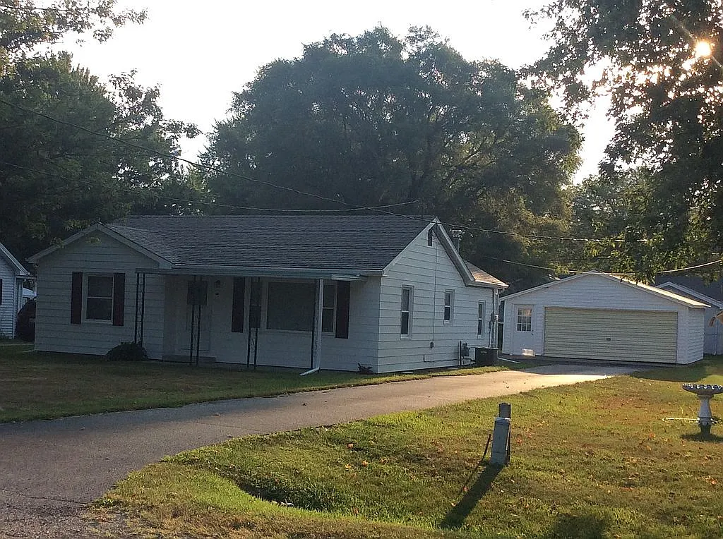 624 N Pekin Ln photo 1
