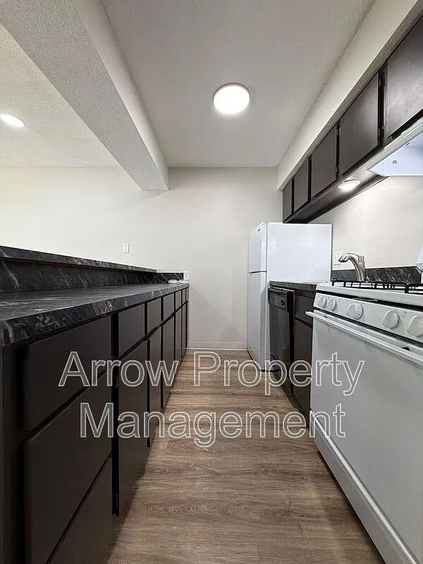1 bed, 1.0 bath, 640 sqft, $755 — Photo 2