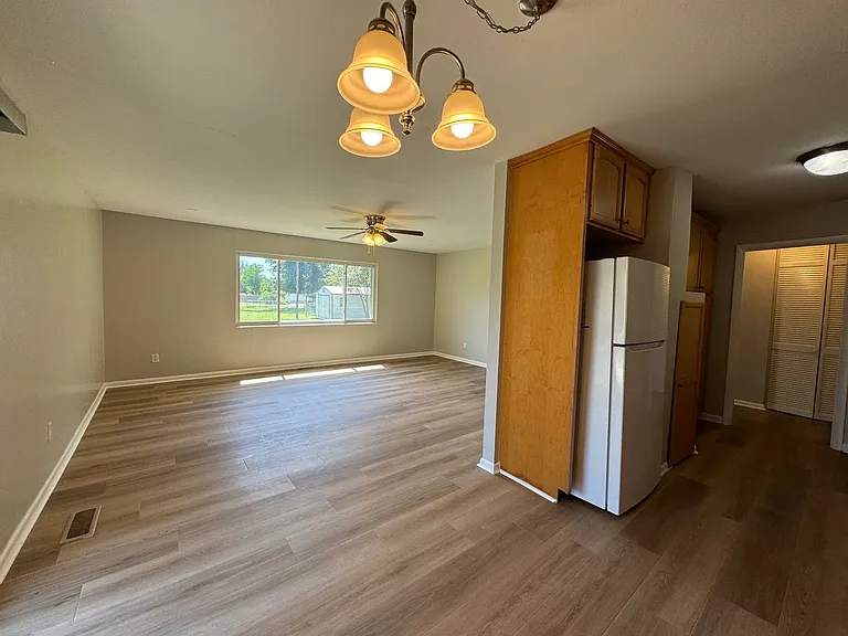 1419 Pearl Ave SW — Photo 5
