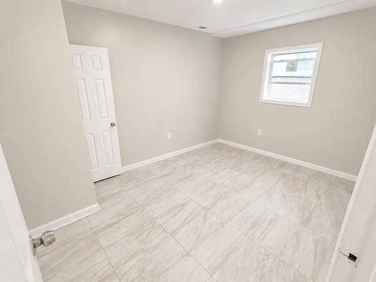 686 Summer Ave #6 — Photo 1
