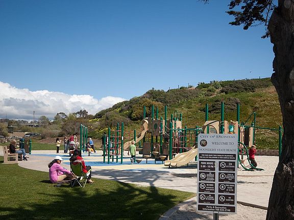 Moonlight Beach Park