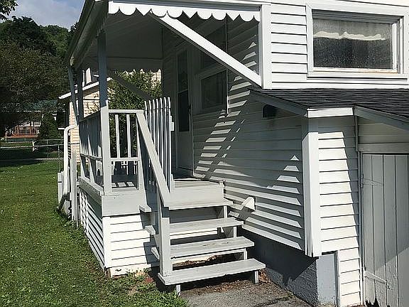 2nd image of 154 W Court St