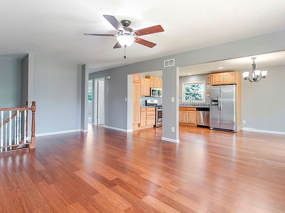 5th image of 1961 Rosemary Cir