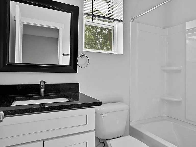 3953 Unit B (Upper level)