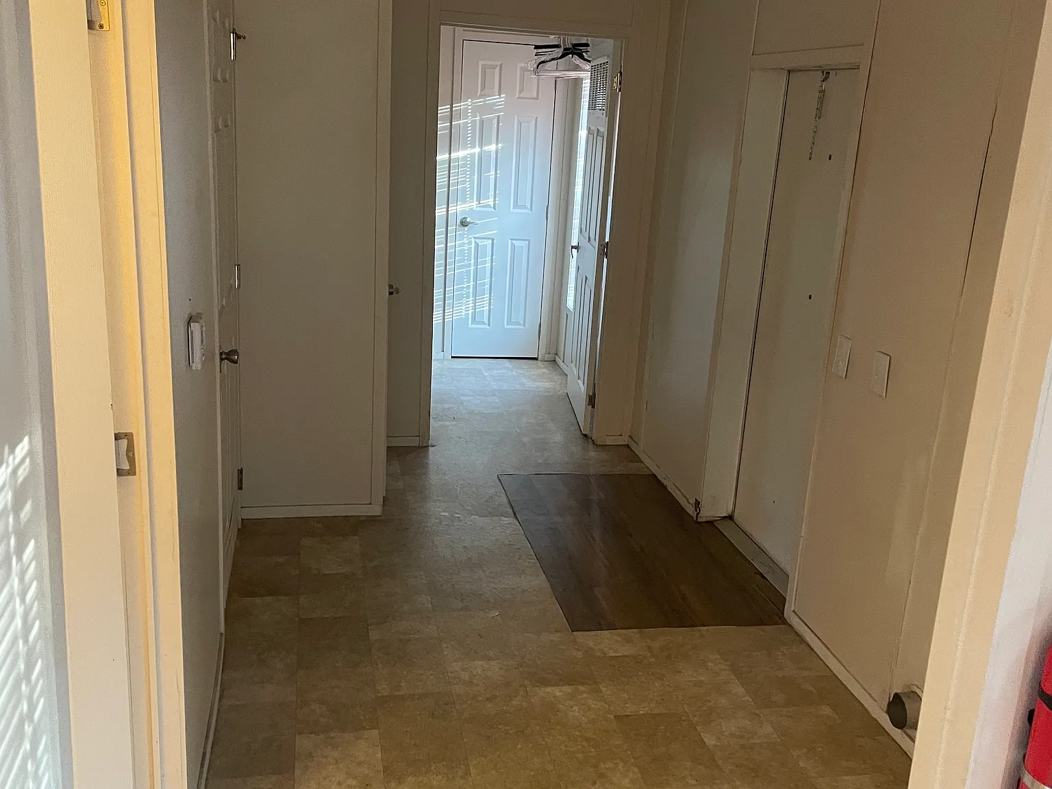 3 bed, 900 sqft, $1,100 — Photo 4