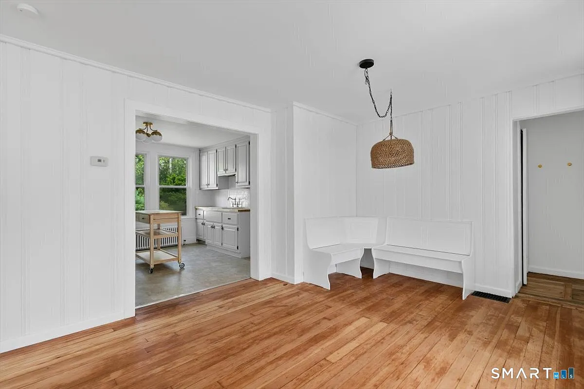 3 bed, 1.0 bath, 1104 sqft, $3,400 — Photo 4