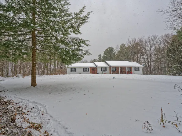 35 Pinewood Way, Argyle, NY 12809