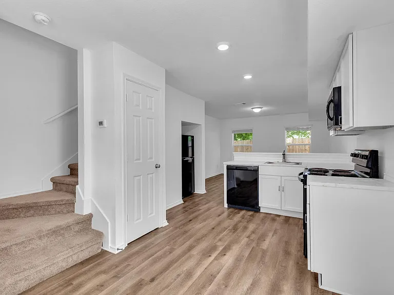 350 Debus Dr #117A — Photo 5